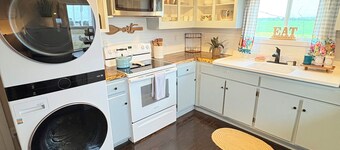 Charming 1-bedroom Cottage in Slocomb, Alabama with AC