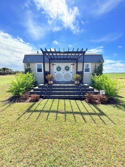 Charming 1-bedroom Cottage in Slocomb, Alabama with AC