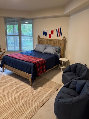 3 bedrooms, desk, iron/ironing board, free WiFi - Waterfront Lake Anna Getaway - 3BR, 2.5BA w/ Kayaks, Firepit, & Family Fun (Bumpass)