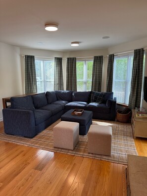 Smart TV, ping pong, books - Waterfront Lake Anna Getaway - 3BR, 2.5BA w/ Kayaks, Firepit, & Family Fun (Bumpass)