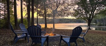 Waterfront Lake Anna Getaway - 3BR, 2.5BA w/ Kayaks, Firepit, & Family Fun