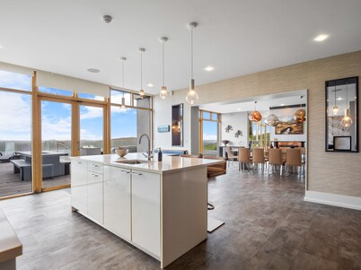 Suaimhneas Villa with Castle and Sea Views