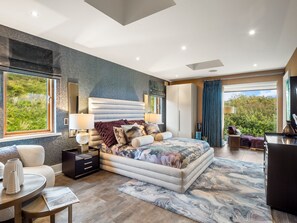 5 bedrooms, iron/ironing board, free WiFi, bed sheets - Suaimhneas Villa with Castle and Sea Views (Clifden)