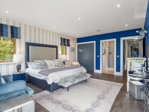 5 bedrooms, iron/ironing board, free WiFi, bed sheets - Suaimhneas Villa with Castle and Sea Views (Clifden)