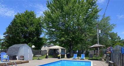 The Lake Erie Retreat | Pool Opens May 12, Hot Tub, Fire Pit, Lake Views