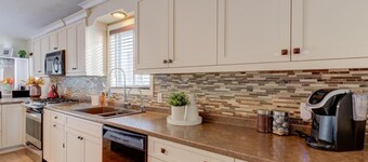 The Lake Erie Retreat | Fall Getaway w/ Hot Tub, Fire Pit & Beach Views