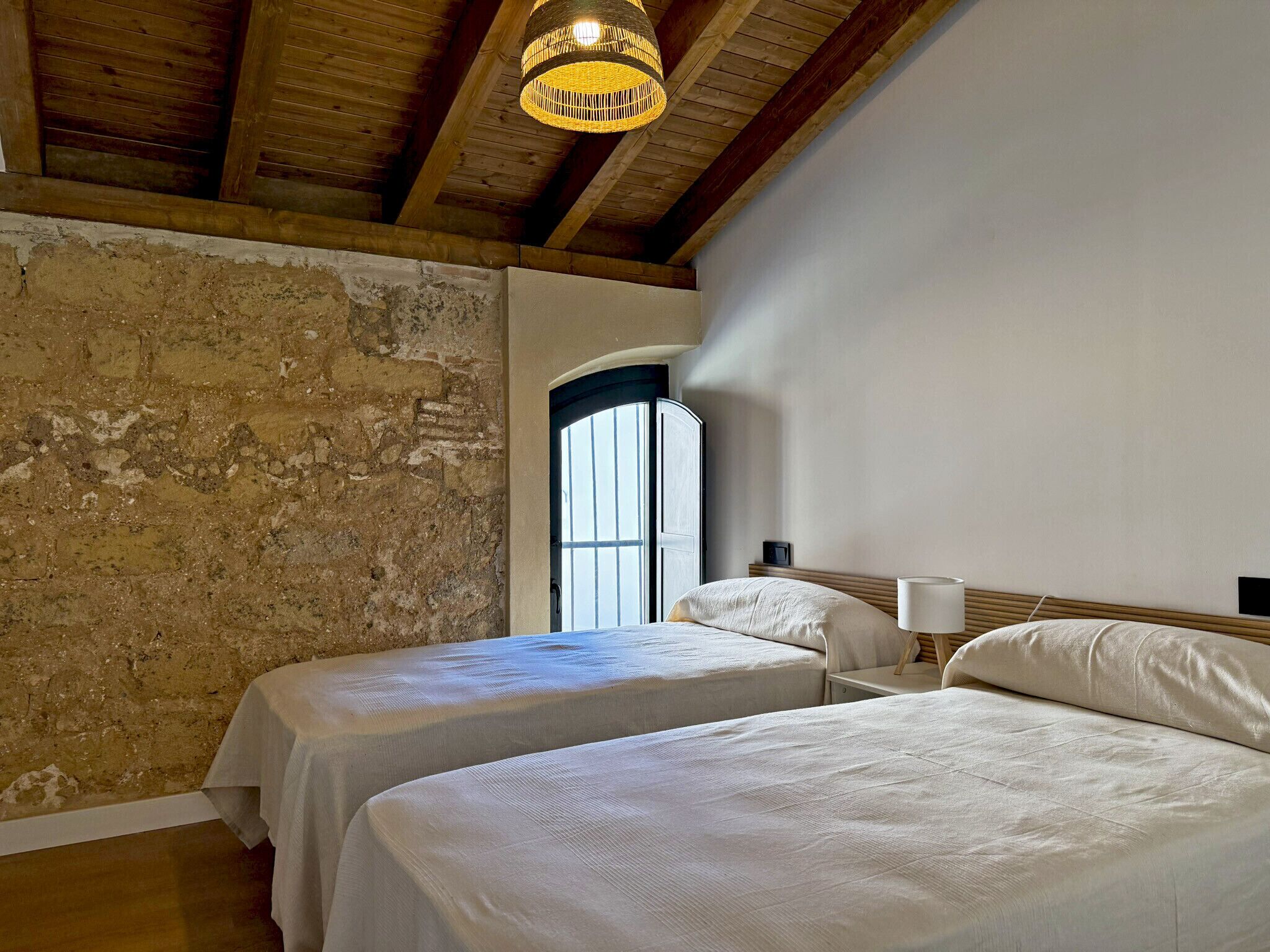 2 chambres, fer et planche à repasser, Wi-Fi gratuit, draps fournis