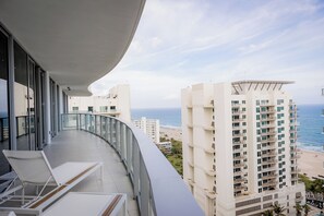 Property grounds - Luxury Beachfront Fully Furnished Wellness Residence Condo in Singer Island!! (Riviera Beach)