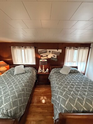 5 bedrooms, iron/ironing board, WiFi, bed sheets