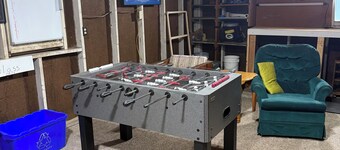 Enchanting 5-bedroom 7 bed house with AC in Arnolds- walk to all the attractions