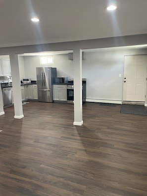 Kylskåp, mikrovågsugn, ugn och spishäll