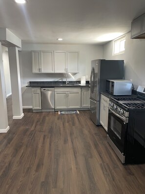 Geladeira, micro-ondas, fogão, cooktop