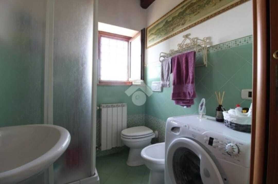 Serviettes fournies, papier toilette