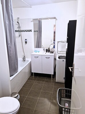 Hair dryer, towels, soap, shampoo - Studio Europarc Créteil, 2 Min from Métro 8 (Créteil)