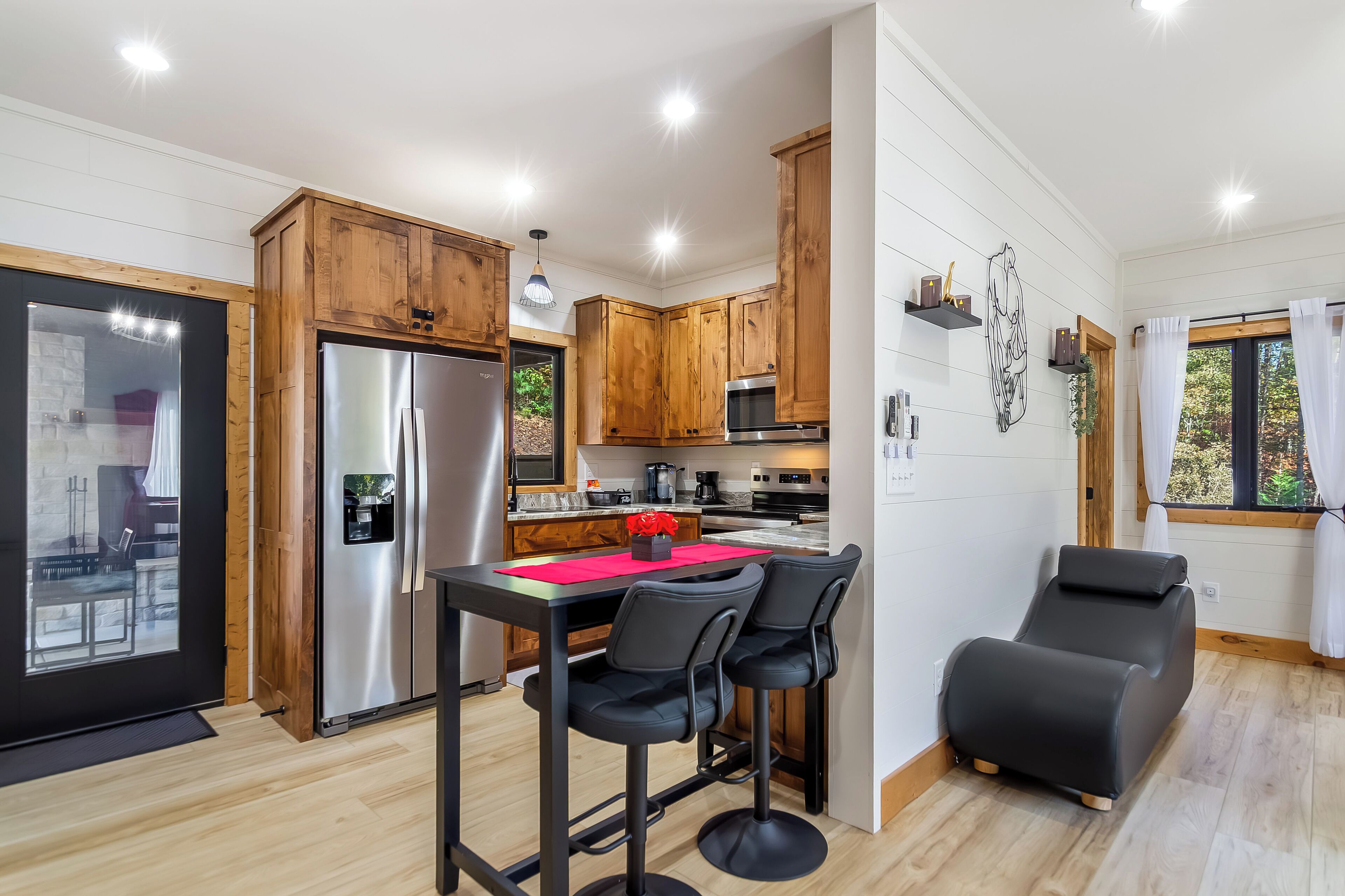 雪櫃、微波爐、焗爐、爐具