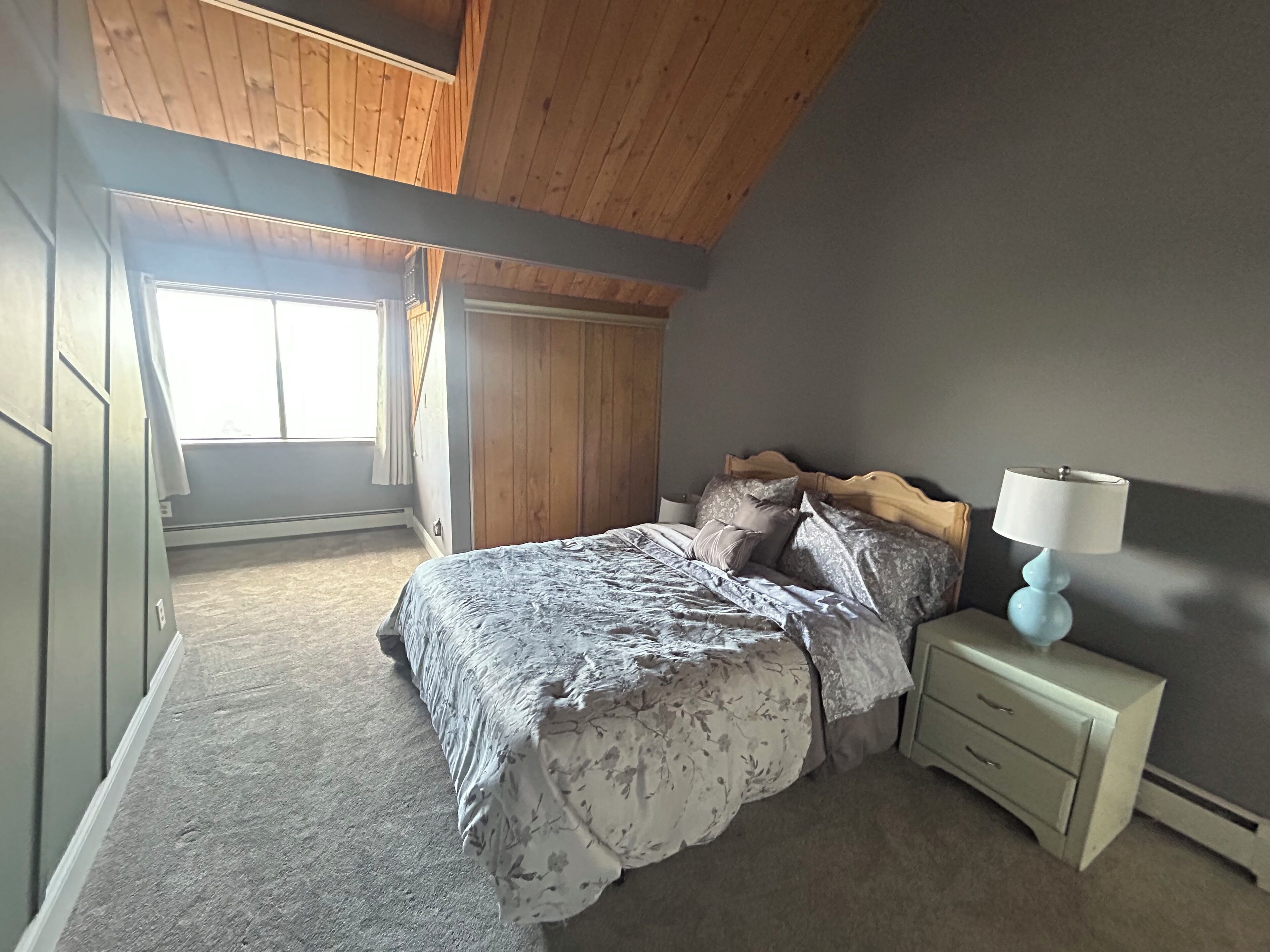 2 bedrooms, iron/ironing board, internet, bed sheets