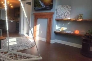 Interior - *Zen* Entire King suite w rooftop spa, @MicroLux (Royal Oak)