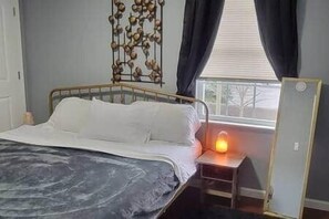 2 quartos, ferros/tábuas de passar roupa, Wi-Fi, roupa de cama