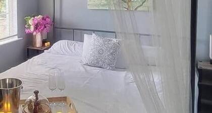 *Victoriana* - Entire upper King suite
@MicroLux