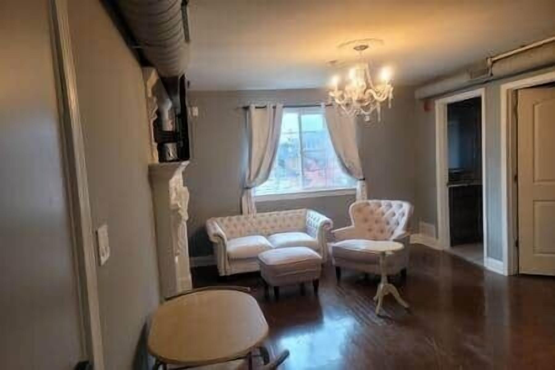 Televisión y chimenea 