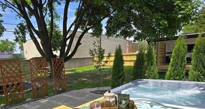 ¤Bohemia top king suite, hot tub, pool, games @MLC