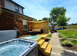 Terrace/patio - ¤Bohemia top king suite, hot tub, pool, games @MLC (Ferndale)