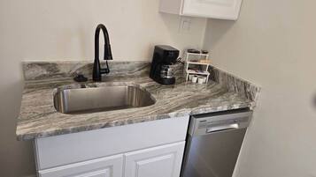 Fridge, oven, stovetop, cookware/dishes/utensils