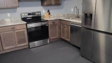 Refrigerador, horno, parrilla de estufa y lavavajillas