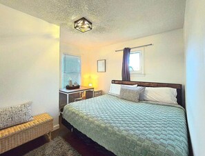 2 عدّة غرف نوم ومكواة/لوح كي وواي فاي وملاءات أسرّة