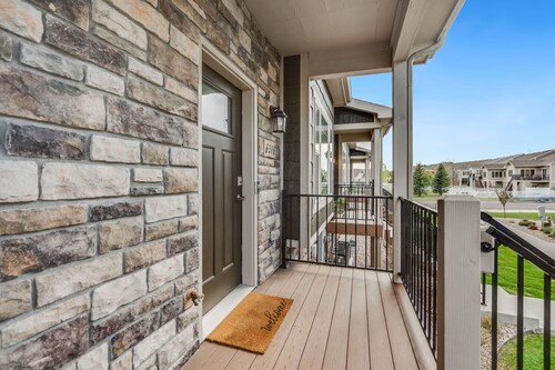 3-bedroom townhome in adorable Cheyenne with AC