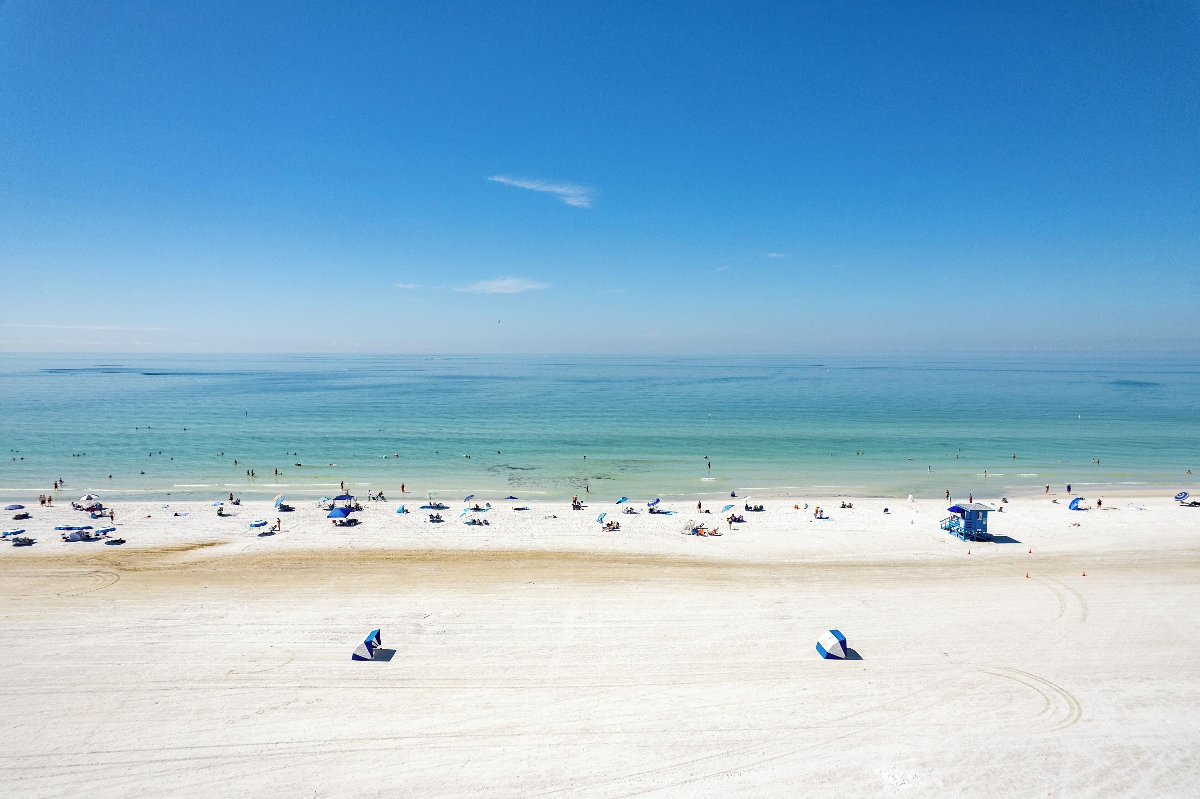 沙滩椅、沙滩毛巾