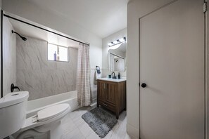 Hårtørrer, håndklæder, Sæbe, Toiletpapir