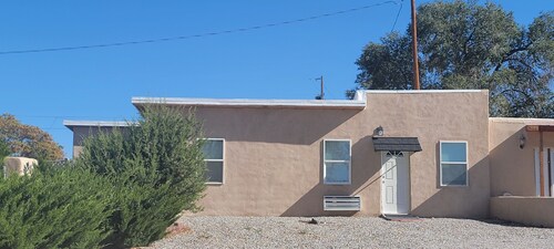 “Charming Brand-New 1-Bedroom Home in Velarde — Minutes from Taos!”