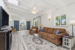 TV, fireplace - Prime Central Location- Minutes from TMC Hospital: Desert House (Tucson)