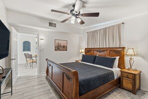 3 bedrooms, iron/ironing board, WiFi, bed sheets - Prime Central Location- Minutes from TMC Hospital: Desert House (Tucson)