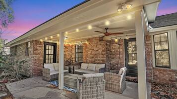 Rumah, patio, pemandangan halaman | Pemandangan dari kamar