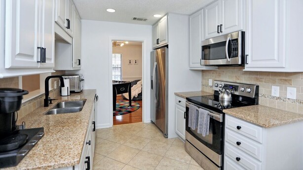 Unclassified image, 1 of 37, button - Family-Friendly Home w Spa Near Beach (Savannah)
