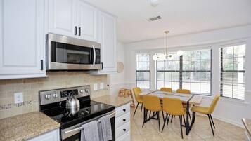 House, Patio, Courtyard View | Private kitchen | Coffee/tea maker, dining tables