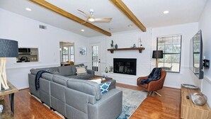 Unclassified image, 3 of 37, button - Family-Friendly Home w Spa Near Beach (Savannah)