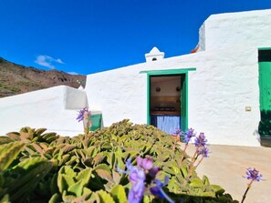 Exterior - 'Historica Juan' with Mountain View, Shared Terrace and Wi-Fi (Mogán)