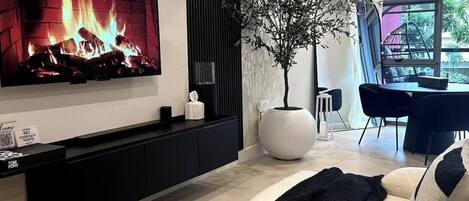 Smart TV, fireplace, stereo