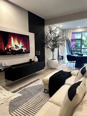 Smart TV, fireplace, stereo