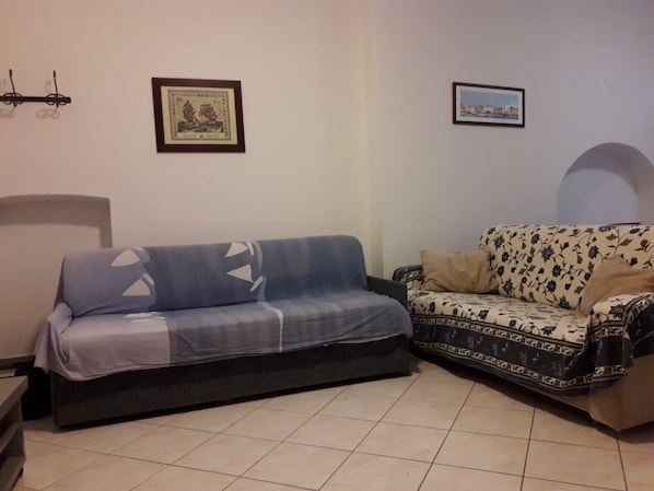 Classic-Apartment, 1 Schlafzimmer, Terrasse, Erdgeschoss | Bügeleisen/Bügelbrett, kostenloses WLAN
