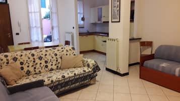 Classic Apartment, 1 Bedroom, Patio, Ground Floor | Living area