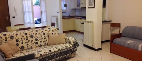 Classic Apartment, 1 Bedroom, Patio, Ground Floor | Living area