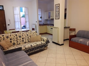 Classic-Apartment, 1 Schlafzimmer, Terrasse, Erdgeschoss | Wohnbereich