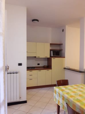 Classic-Apartment, 1 Schlafzimmer, Terrasse, Erdgeschoss | Eigene Küche