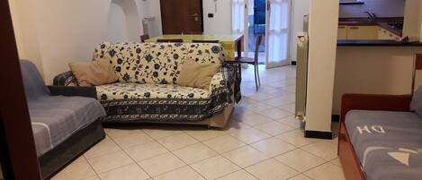 Classic Apartment, 1 Bedroom, Patio, Ground Floor | Living area