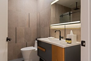 Apartment, Accessible | Bathroom - Sosuite One Bed Apt w Roof Deck, Gym, Laundry (Philadelphia)