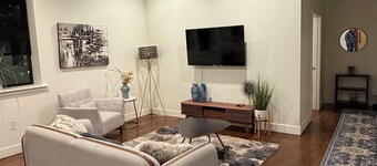 Bright 2-Bedroom Retreat Near NYC – Easy Commute!